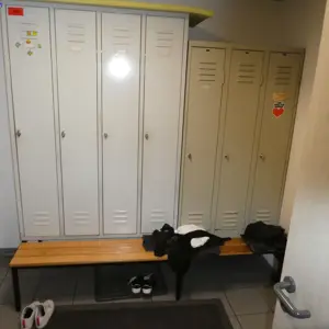 2 Changing room benches