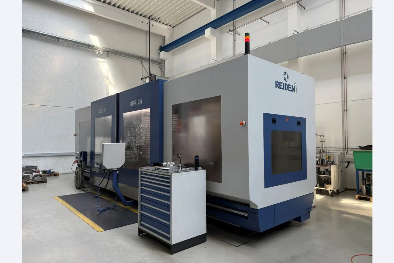 Maschinen zur Herstellung von präzisen Metallbauteilen mittels CNC-Drehen und CNC-Fräsen-11