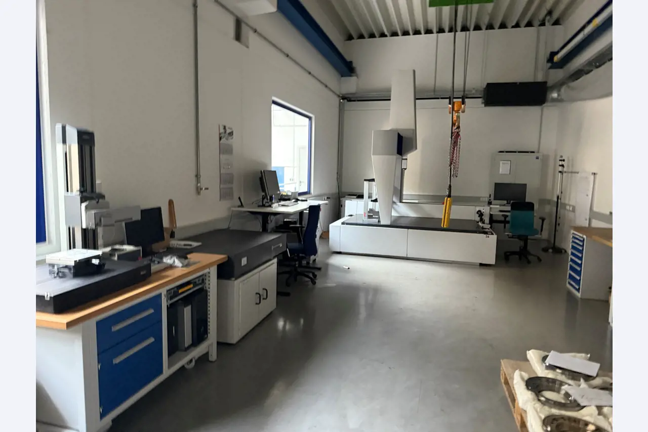 Maschinen zur Herstellung von präzisen Metallbauteilen mittels CNC-Drehen und CNC-Fräsen-12