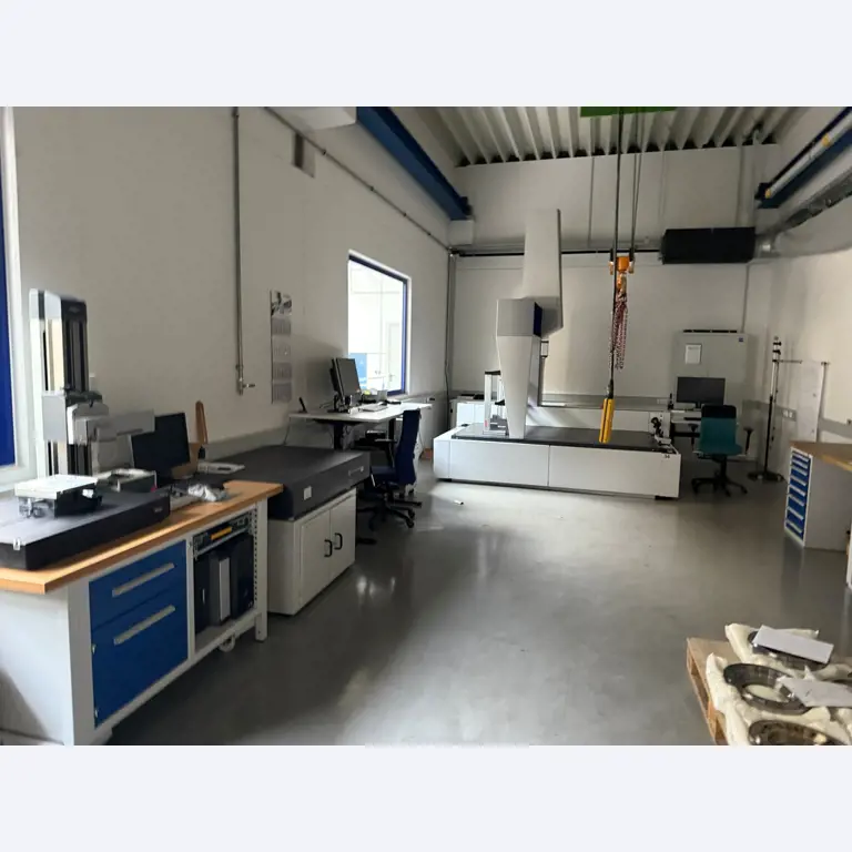 Maschinen zur Herstellung von präzisen Metallbauteilen mittels CNC-Drehen und CNC-Fräsen-12