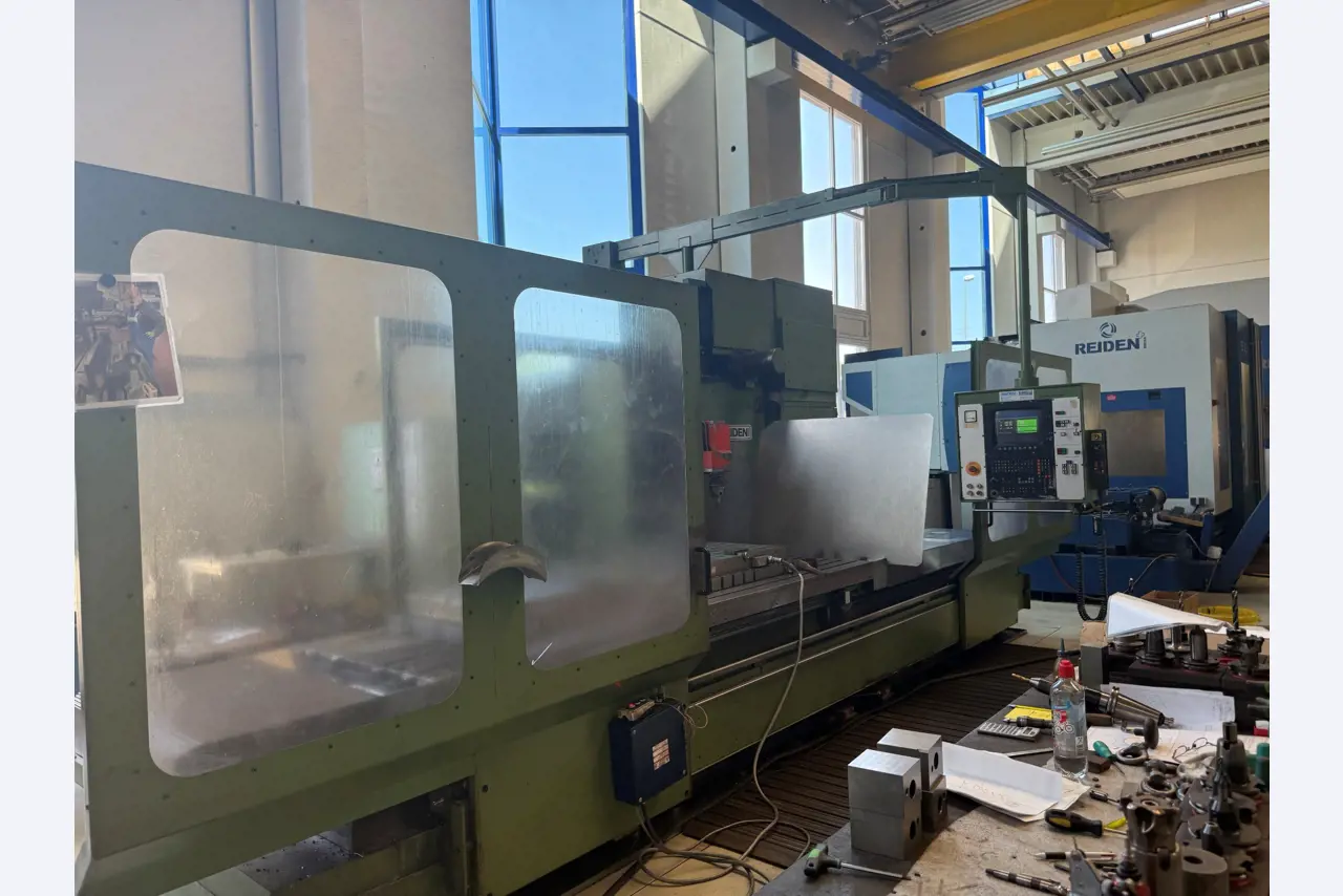 Maschinen zur Herstellung von präzisen Metallbauteilen mittels CNC-Drehen und CNC-Fräsen-13