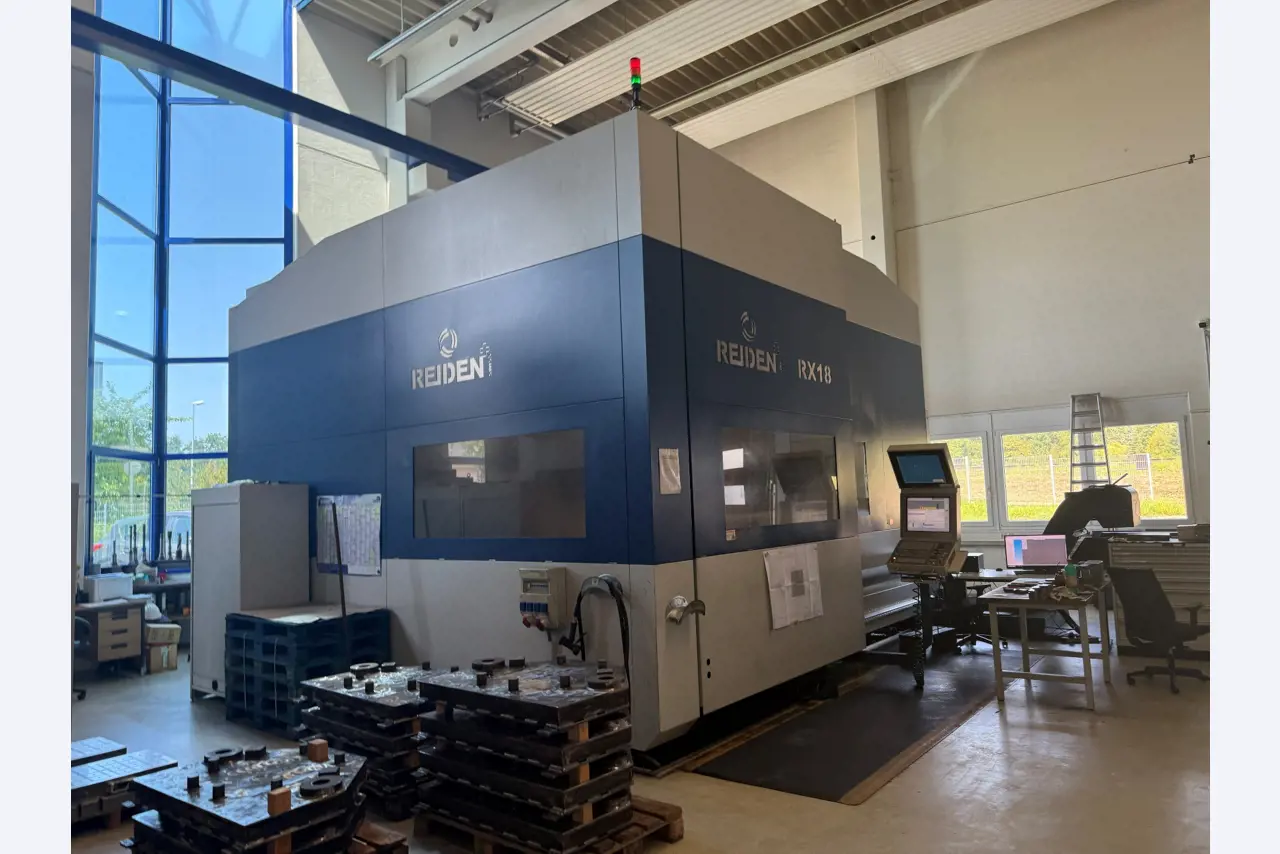 Maschinen zur Herstellung von präzisen Metallbauteilen mittels CNC-Drehen und CNC-Fräsen-15