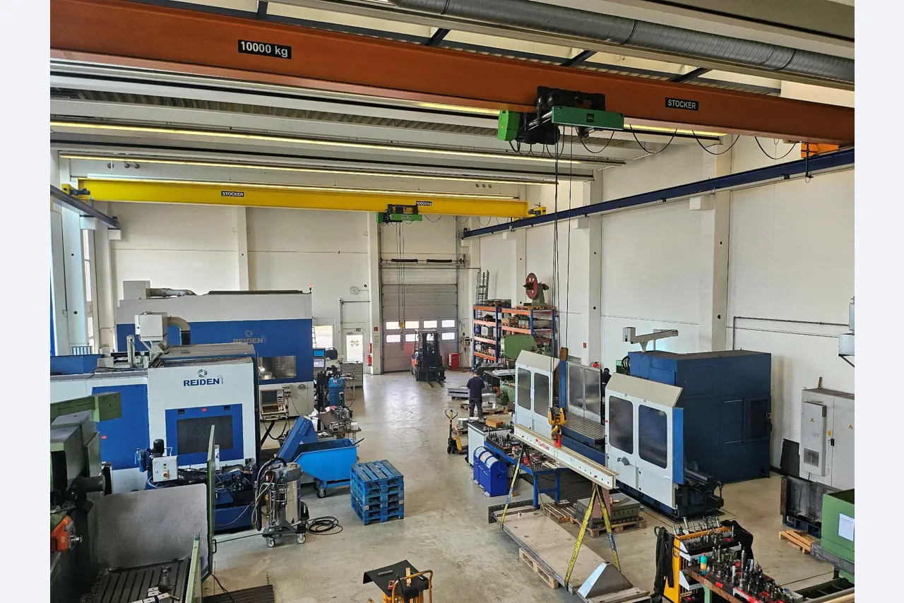 Maschinen zur Herstellung von präzisen Metallbauteilen mittels CNC-Drehen und CNC-Fräsen-1