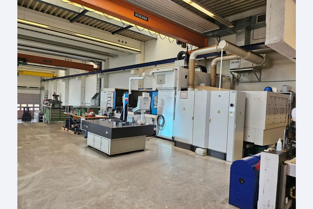 Maschinen zur Herstellung von präzisen Metallbauteilen mittels CNC-Drehen und CNC-Fräsen-18