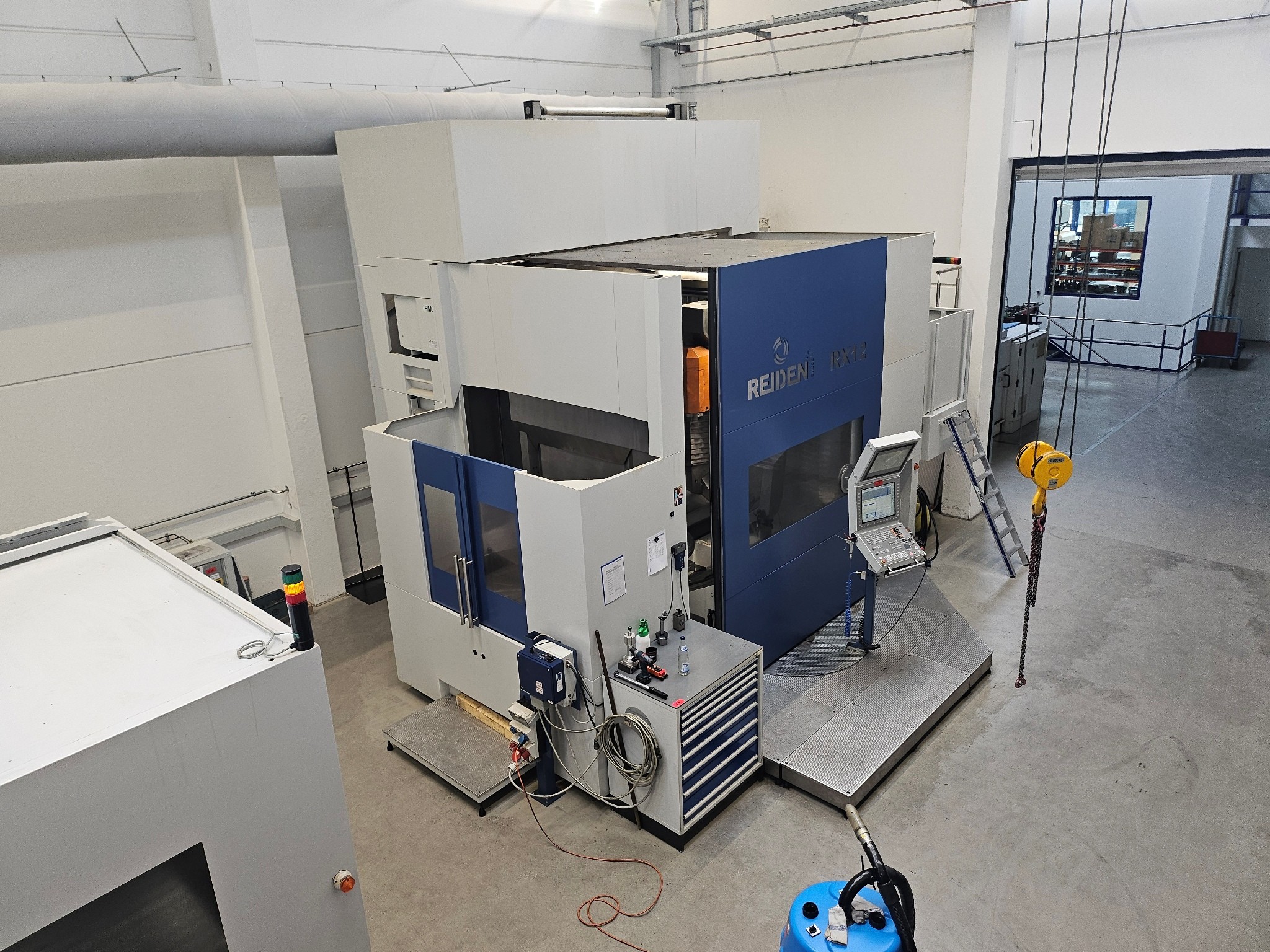 Maschinen zur Herstellung von präzisen Metallbauteilen mittels CNC-Drehen und CNC-Fräsen-19