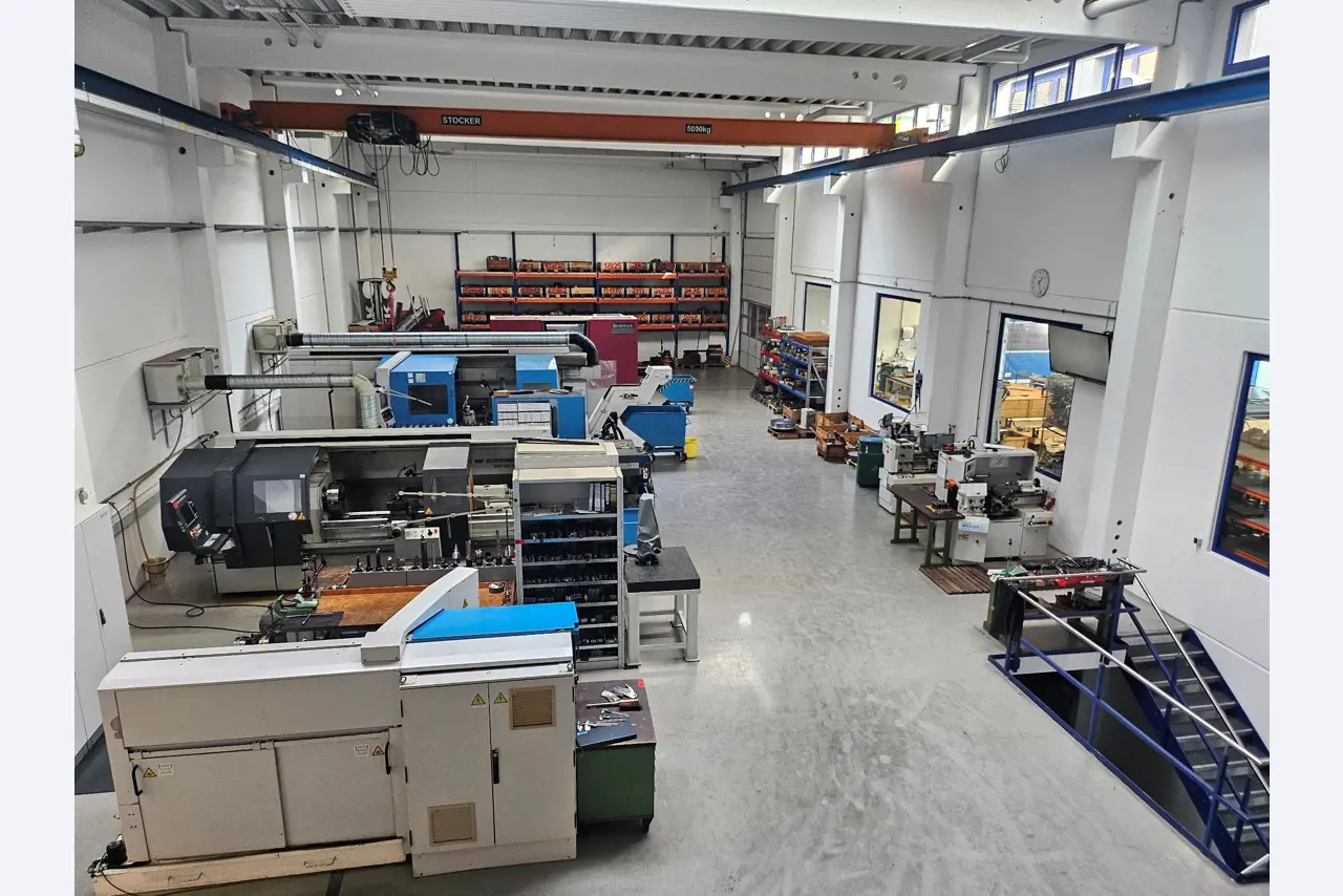 Maschinen zur Herstellung von präzisen Metallbauteilen mittels CNC-Drehen und CNC-Fräsen-20