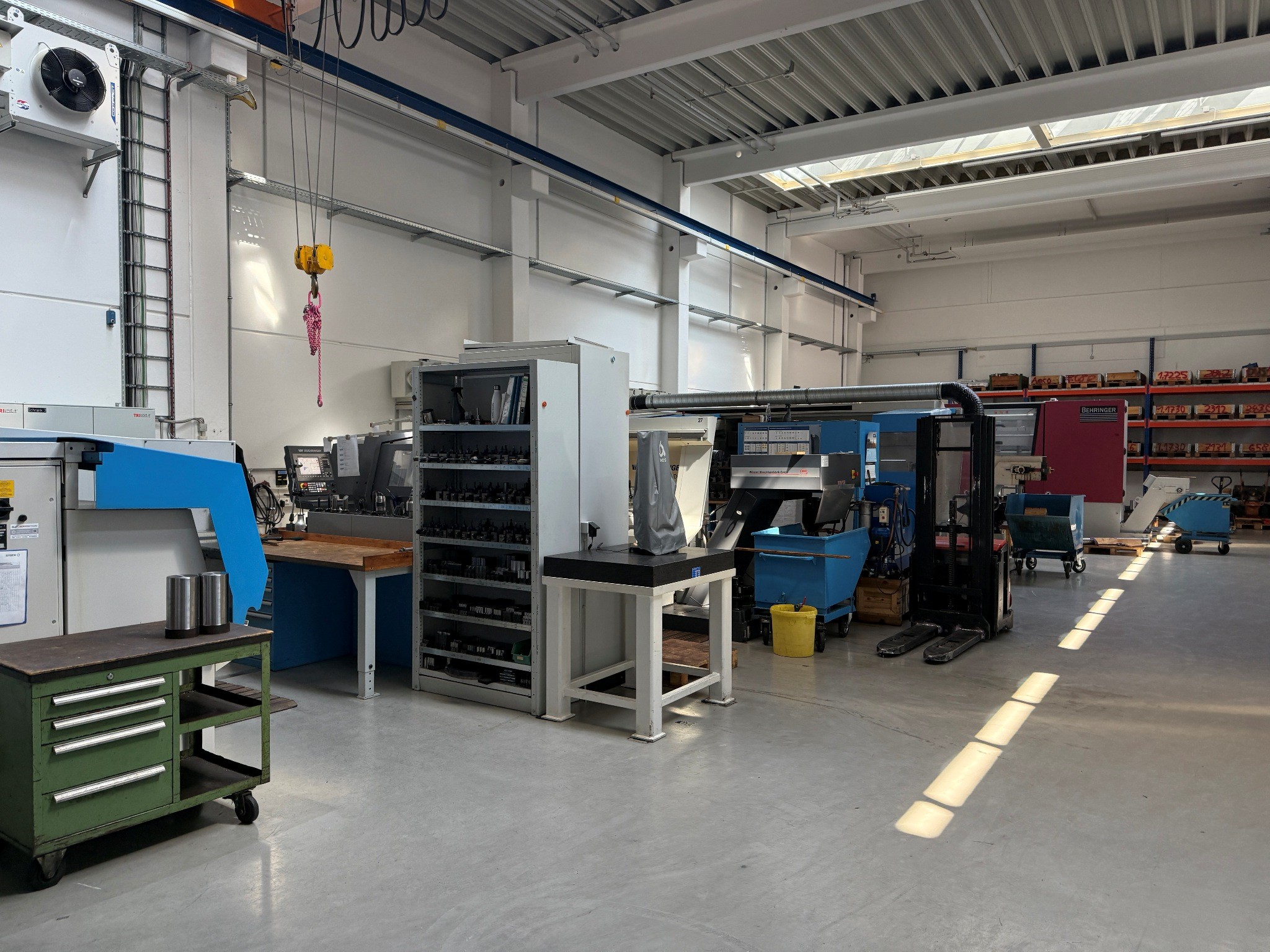 Maschinen zur Herstellung von präzisen Metallbauteilen mittels CNC-Drehen und CNC-Fräsen-21