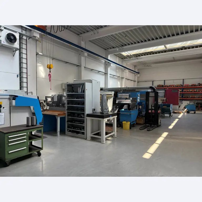 Maschinen zur Herstellung von präzisen Metallbauteilen mittels CNC-Drehen und CNC-Fräsen-21