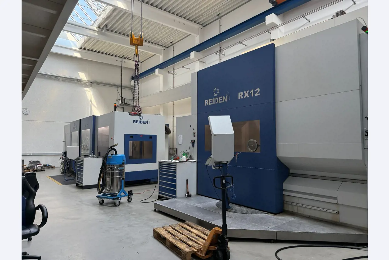 Maschinen zur Herstellung von präzisen Metallbauteilen mittels CNC-Drehen und CNC-Fräsen-22
