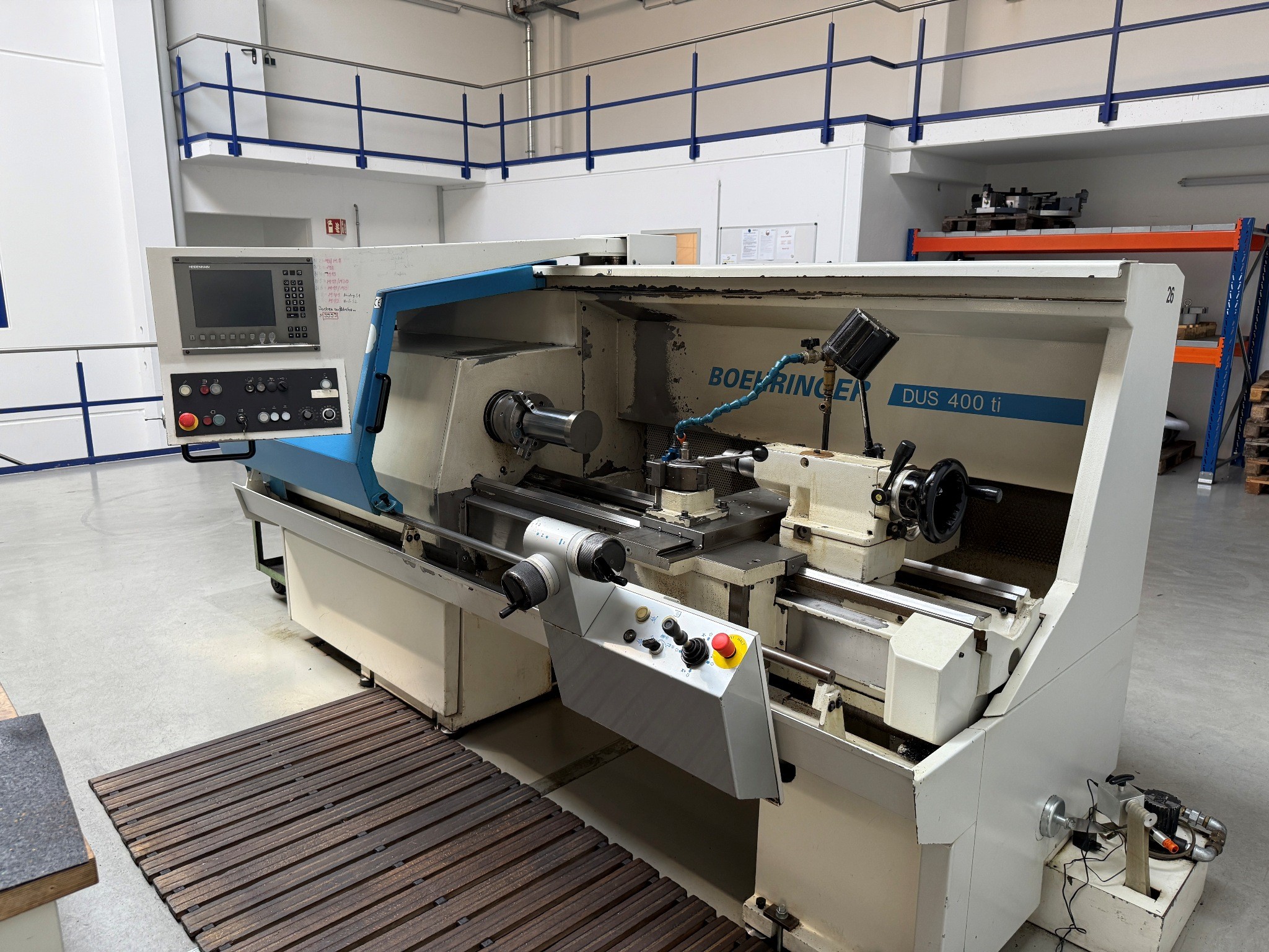 Maschinen zur Herstellung von präzisen Metallbauteilen mittels CNC-Drehen und CNC-Fräsen-7