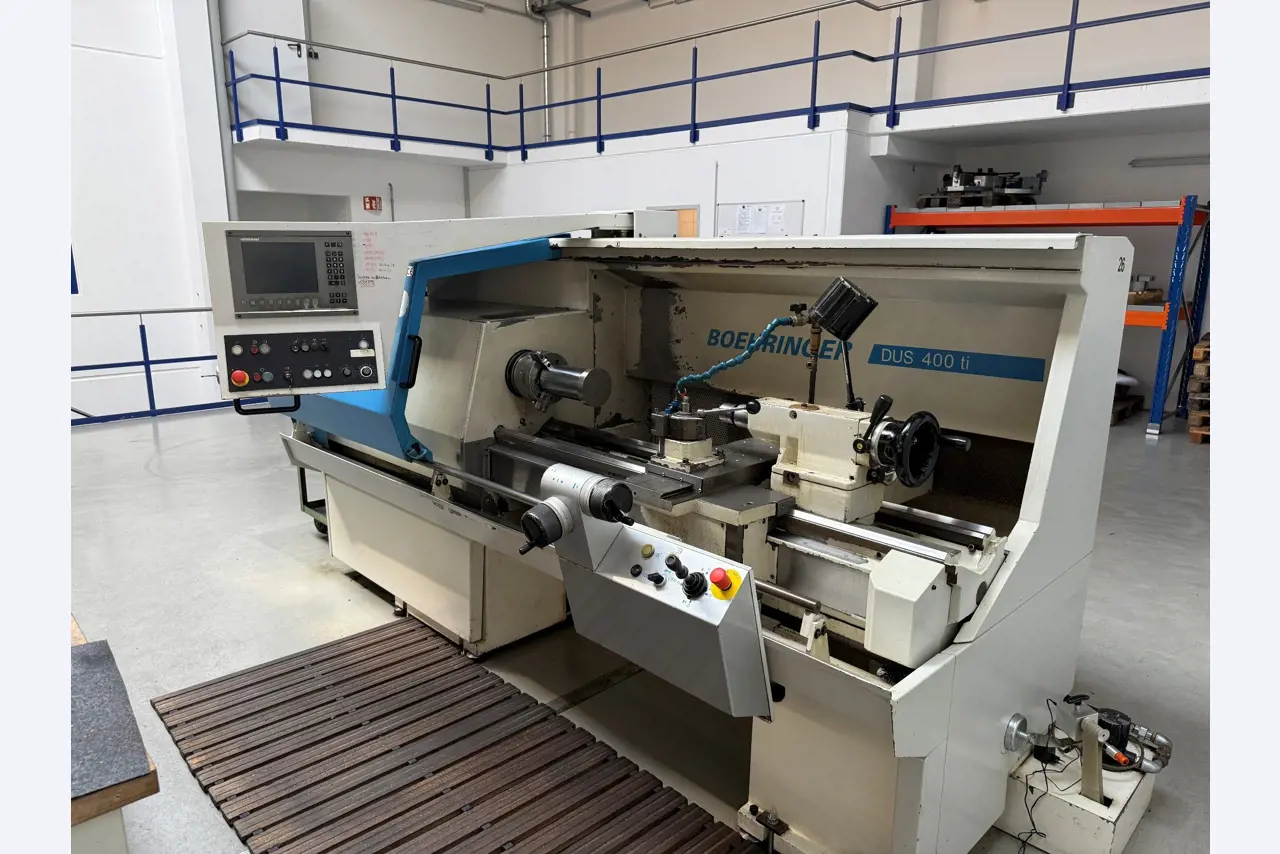 Maschinen zur Herstellung von präzisen Metallbauteilen mittels CNC-Drehen und CNC-Fräsen-7