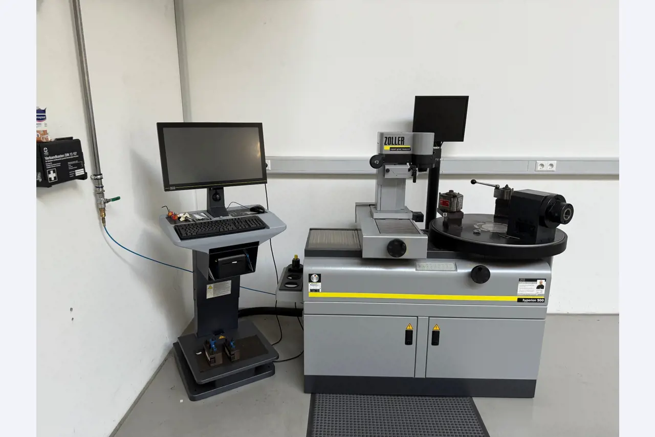 Maschinen zur Herstellung von präzisen Metallbauteilen mittels CNC-Drehen und CNC-Fräsen-8