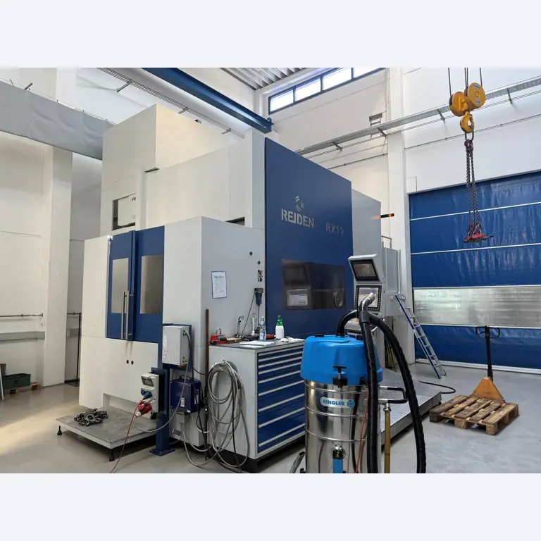 Maschinen zur Herstellung von präzisen Metallbauteilen mittels CNC-Drehen und CNC-Fräsen-9