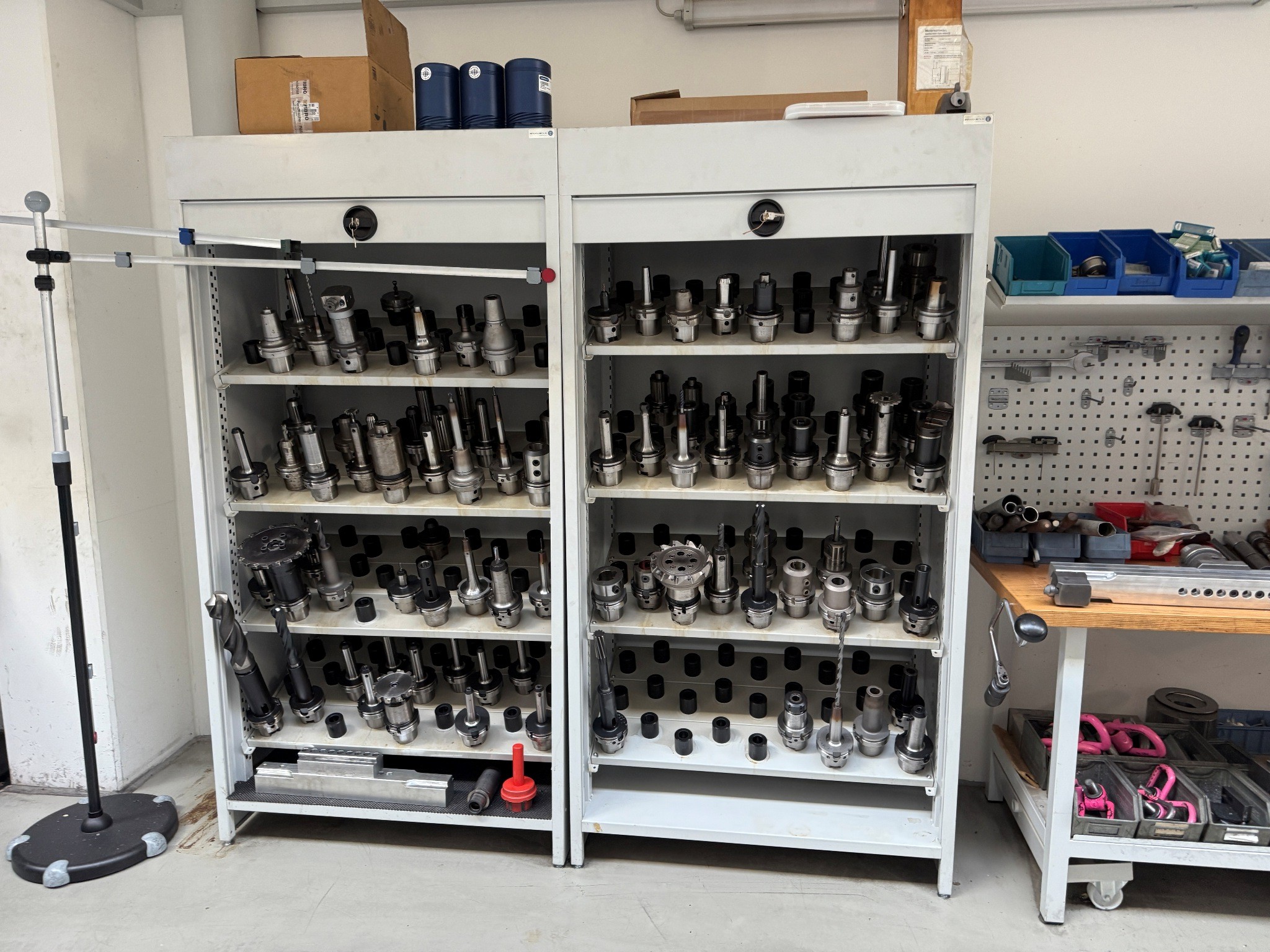 Maschinen zur Herstellung von präzisen Metallbauteilen mittels CNC-Drehen und CNC-Fräsen-10