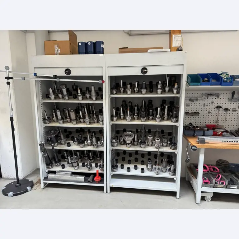 Maschinen zur Herstellung von präzisen Metallbauteilen mittels CNC-Drehen und CNC-Fräsen-10