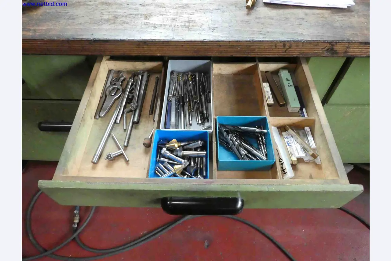 Machines for the production of precise metal components using CNC turning and CNC milling-3