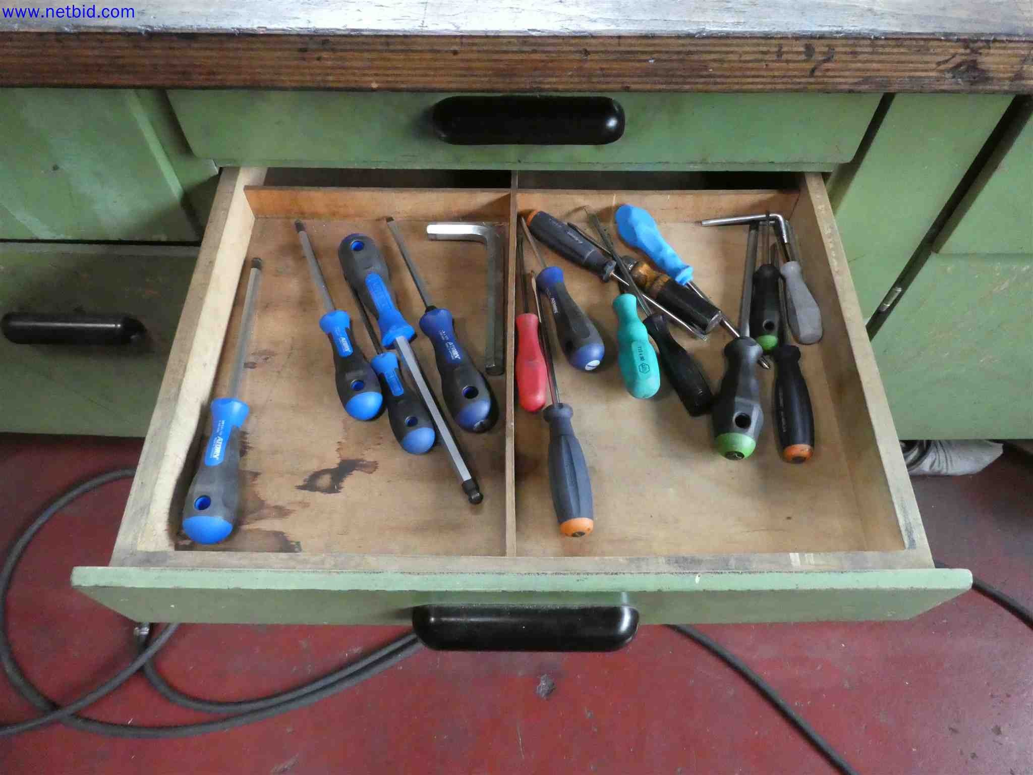 Machines for the production of precise metal components using CNC turning and CNC milling-4