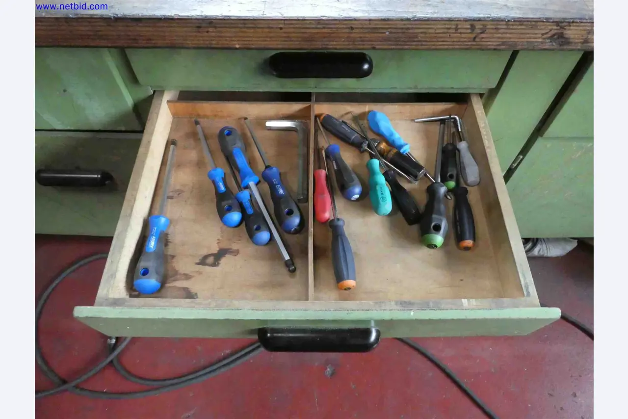 Machines for the production of precise metal components using CNC turning and CNC milling-4