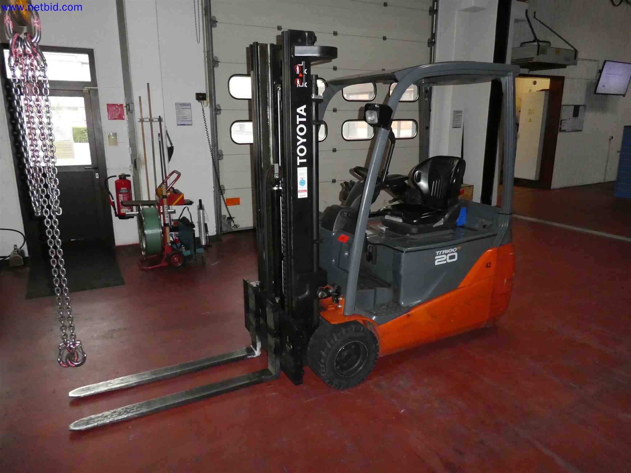 Machines for the production of precise metal components using CNC turning and CNC milling-1