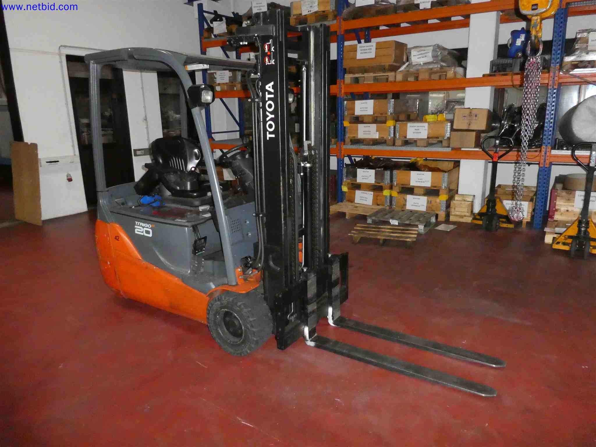 Machines for the production of precise metal components using CNC turning and CNC milling-2