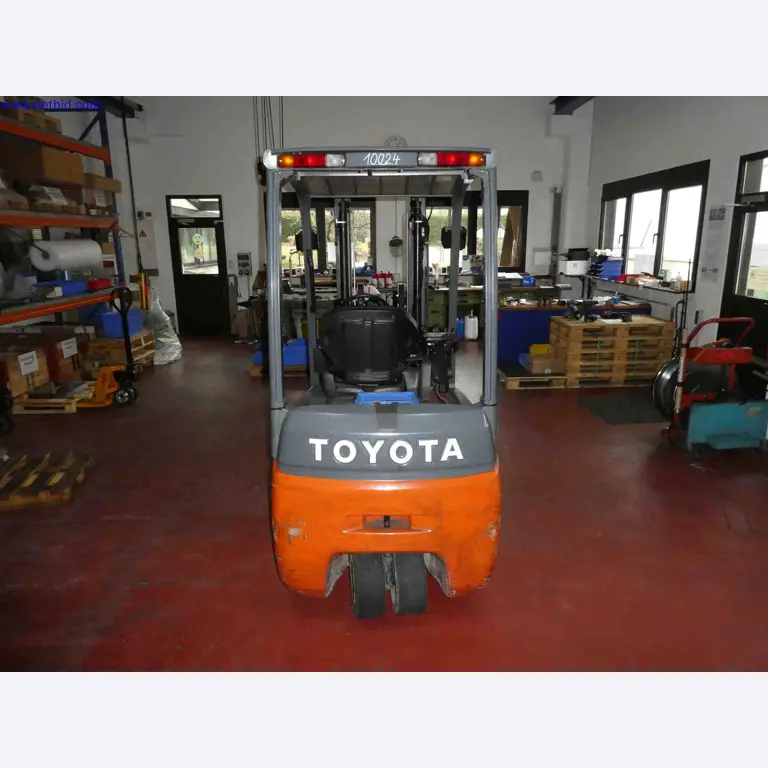 Machines for the production of precise metal components using CNC turning and CNC milling-4