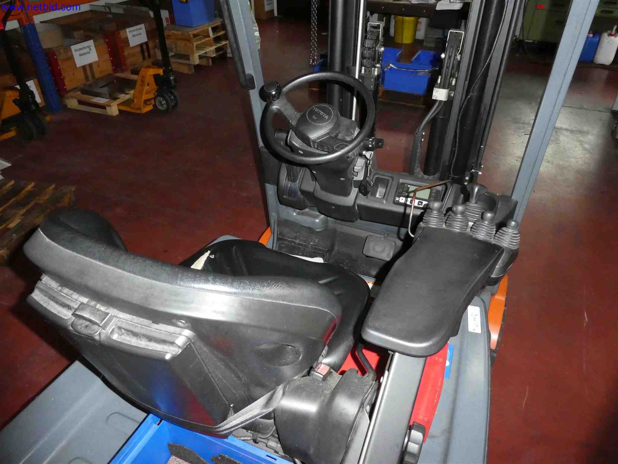 Machines for the production of precise metal components using CNC turning and CNC milling-5