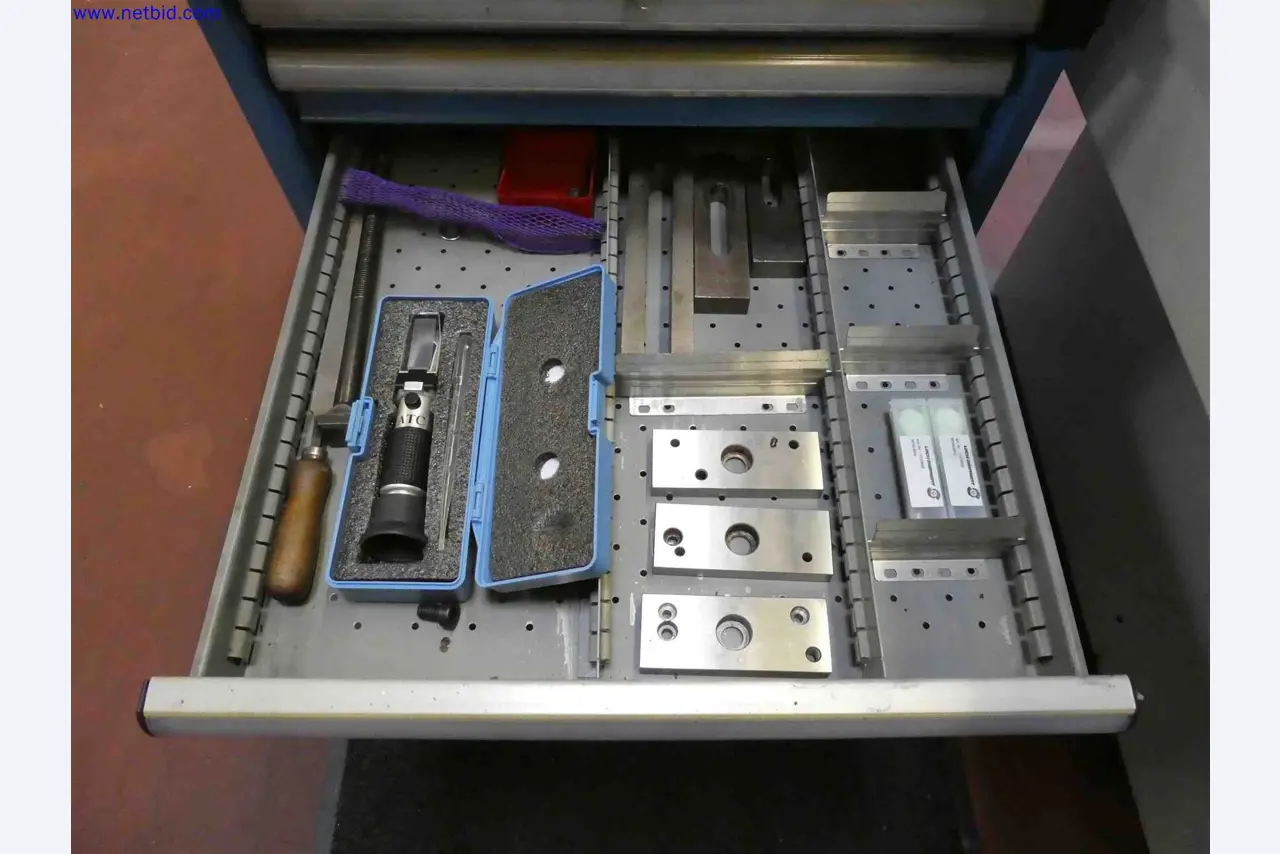 Machines for the production of precise metal components using CNC turning and CNC milling-12