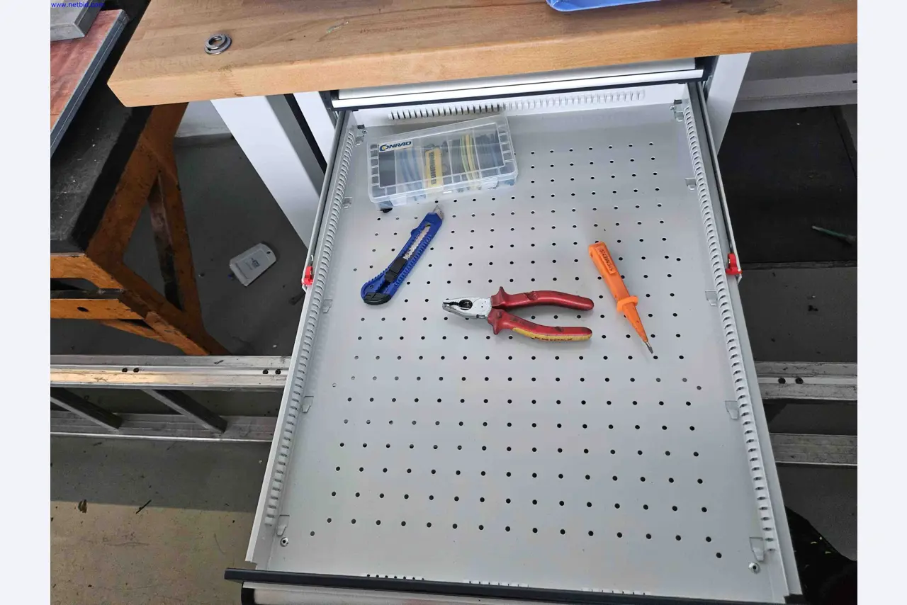 Machines for the production of precise metal components using CNC turning and CNC milling-4