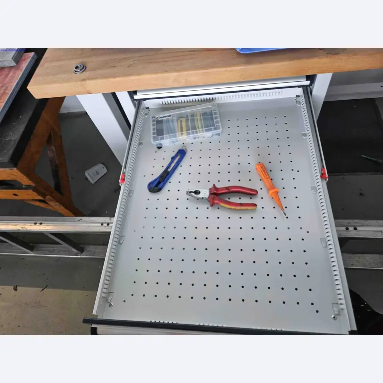 Machines for the production of precise metal components using CNC turning and CNC milling-4