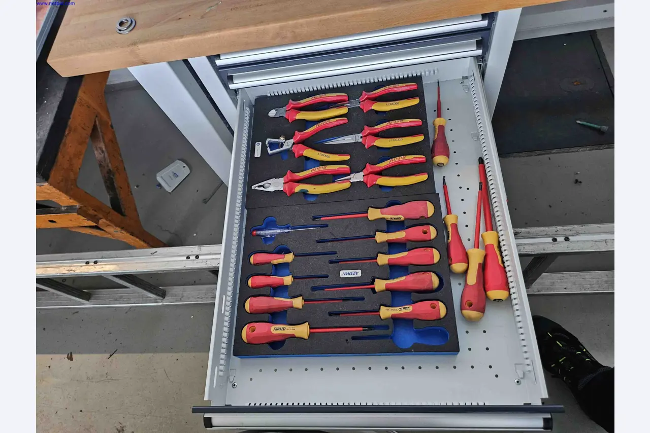 Machines for the production of precise metal components using CNC turning and CNC milling-5