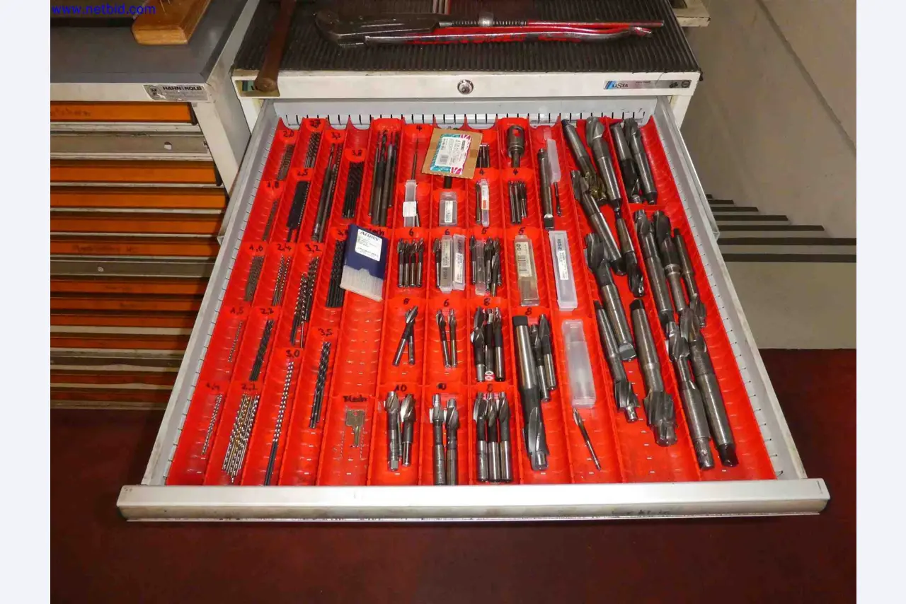 Machines for the production of precise metal components using CNC turning and CNC milling-33