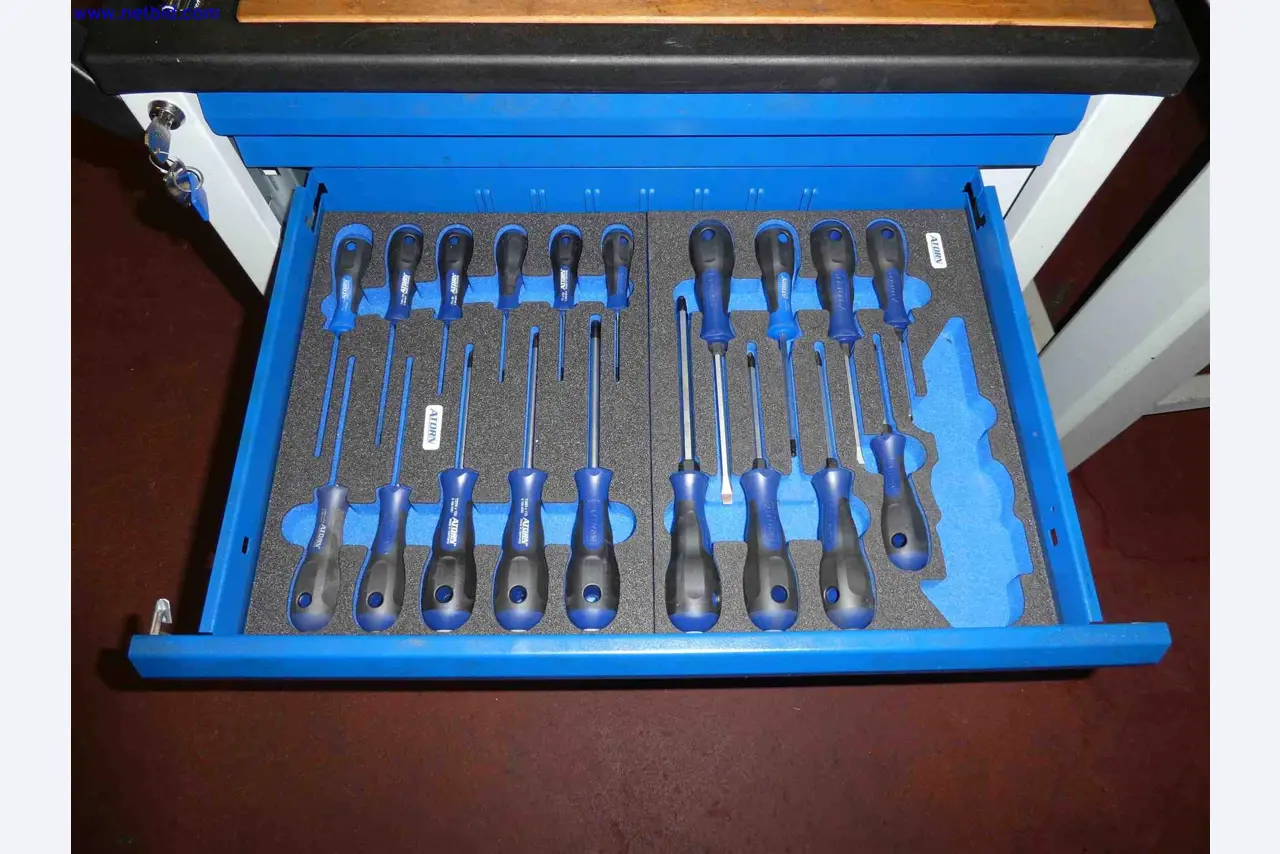 Machines for the production of precise metal components using CNC turning and CNC milling-2