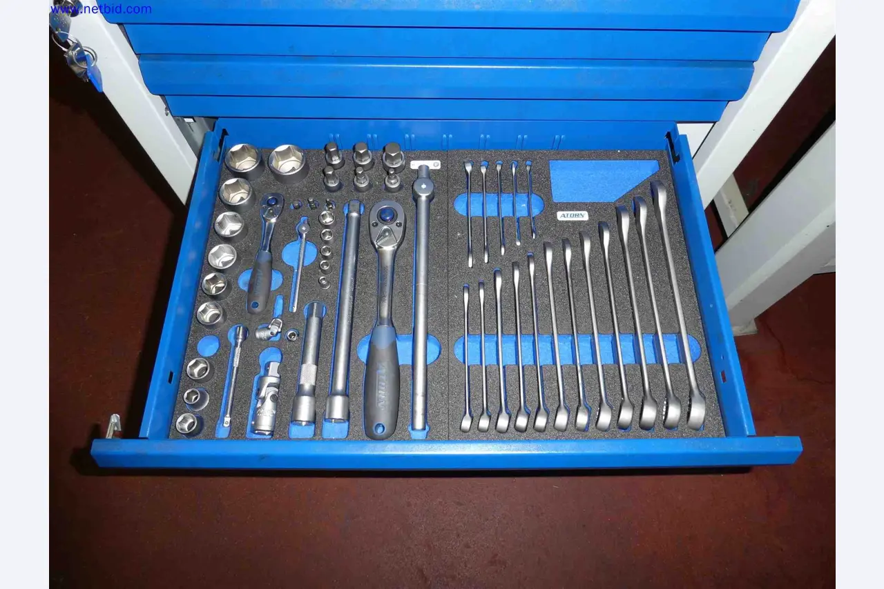 Machines for the production of precise metal components using CNC turning and CNC milling-3