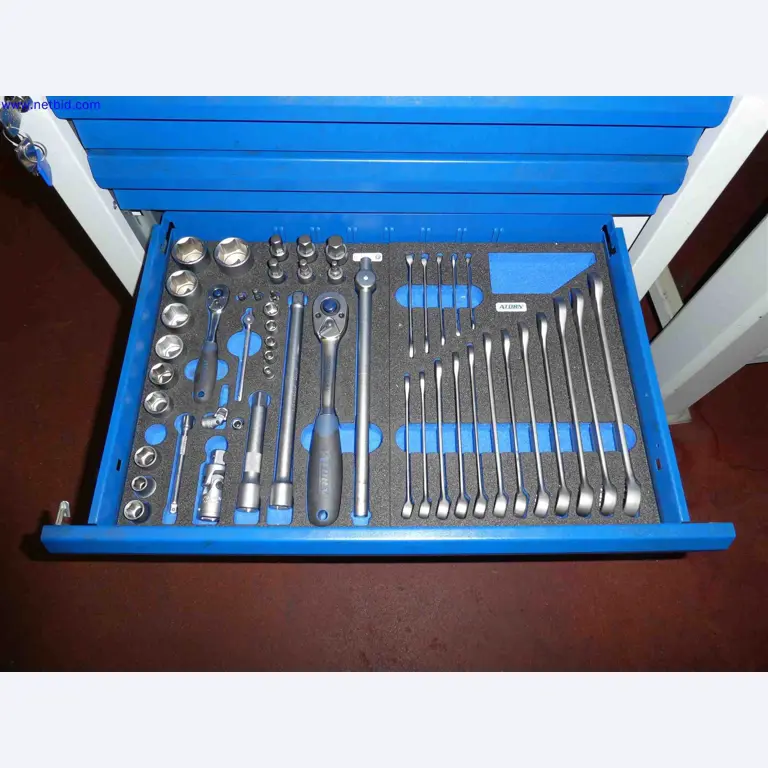 Machines for the production of precise metal components using CNC turning and CNC milling-3