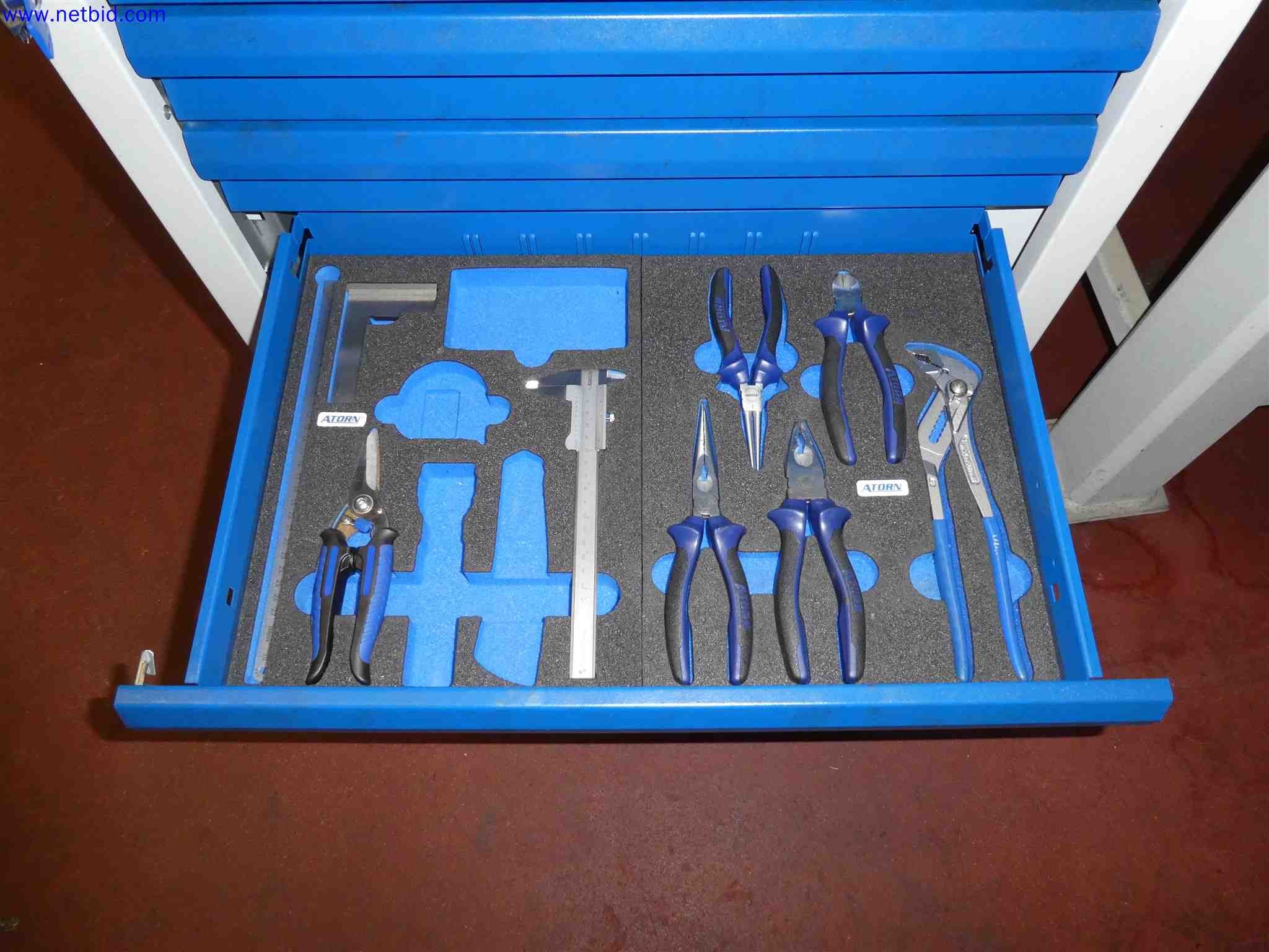 Machines for the production of precise metal components using CNC turning and CNC milling-4