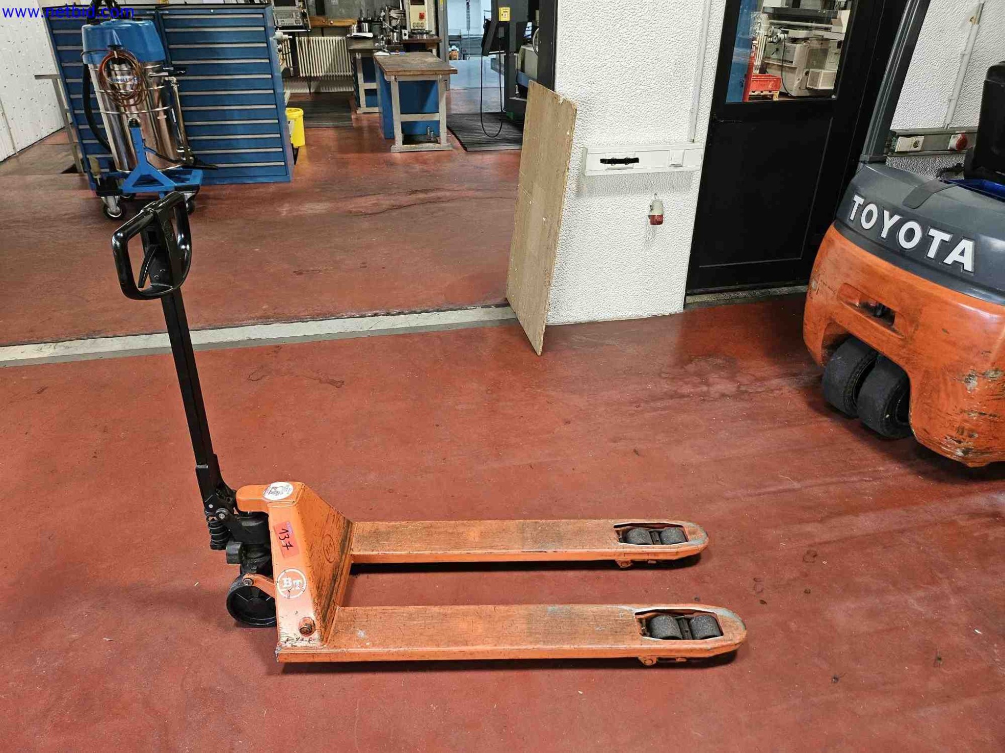 Machines for the production of precise metal components using CNC turning and CNC milling-1