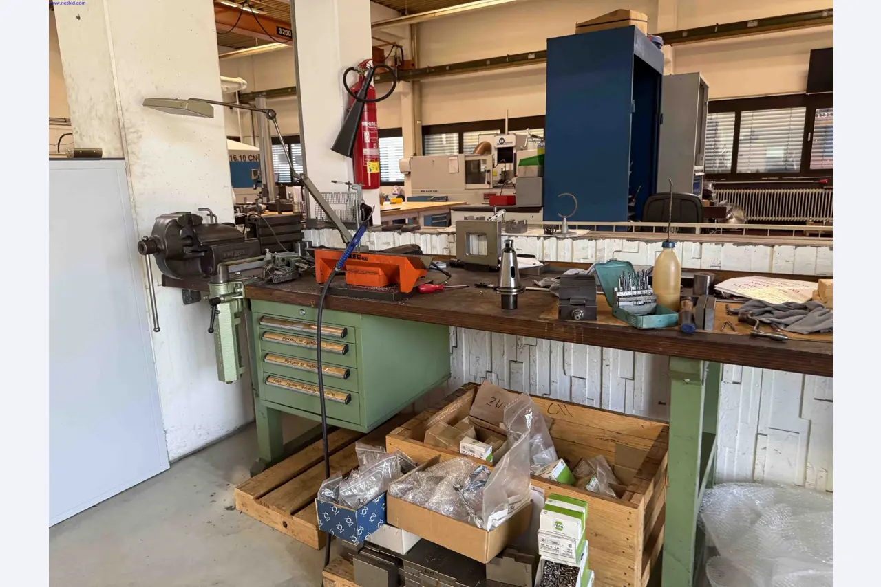 Machines for the production of precise metal components using CNC turning and CNC milling-3