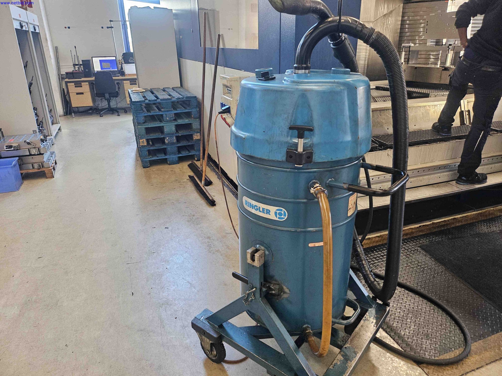 Machines for the production of precise metal components using CNC turning and CNC milling-1