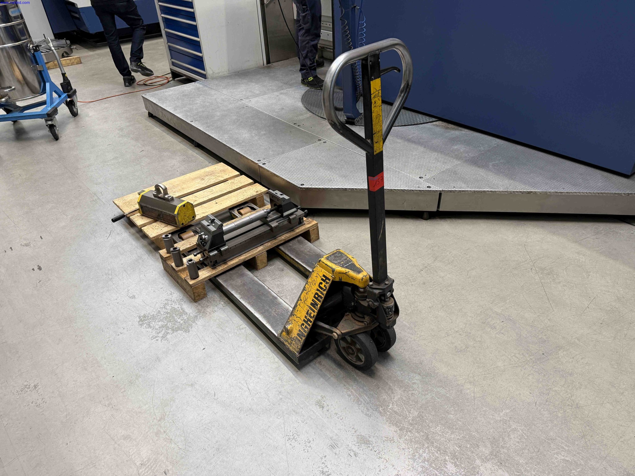 Machines for the production of precise metal components using CNC turning and CNC milling-1