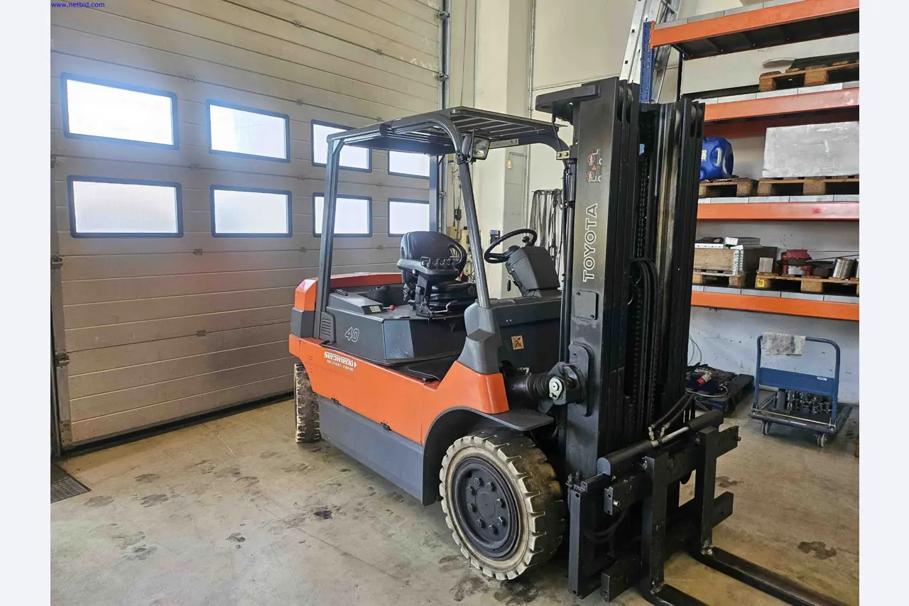 Machines for the production of precise metal components using CNC turning and CNC milling-3