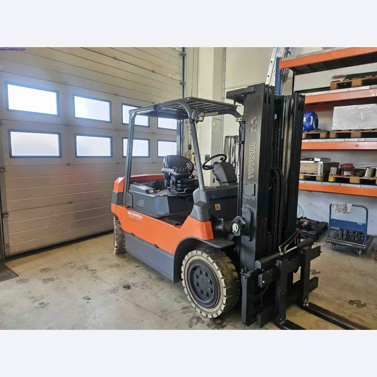 Machines for the production of precise metal components using CNC turning and CNC milling-3