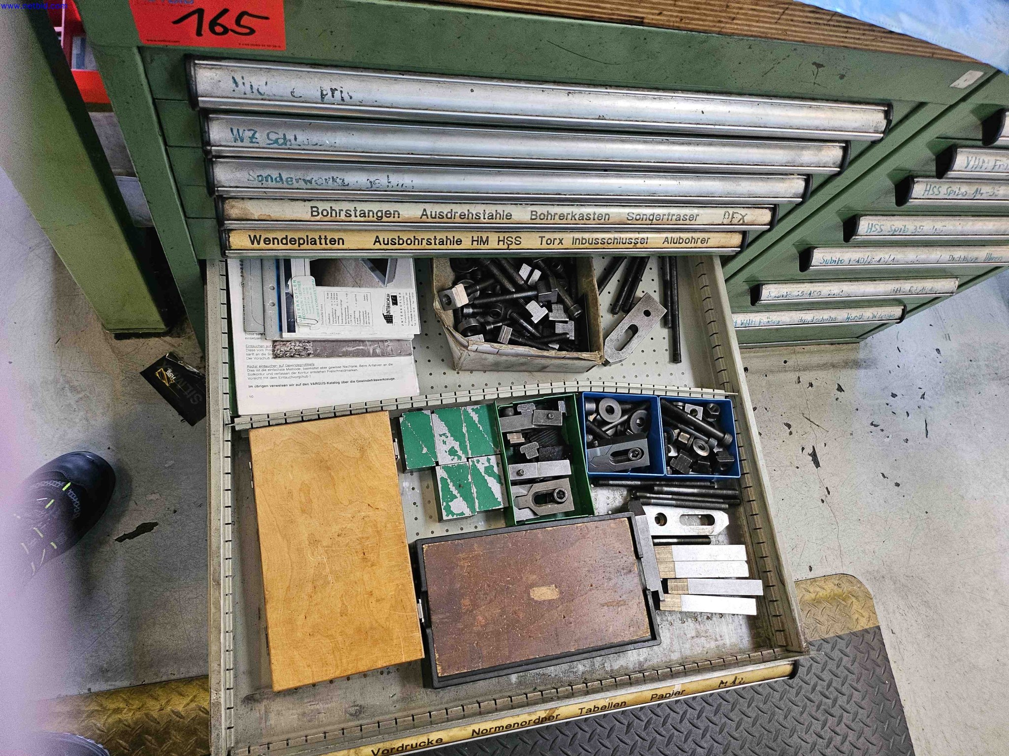 Machines for the production of precise metal components using CNC turning and CNC milling-9