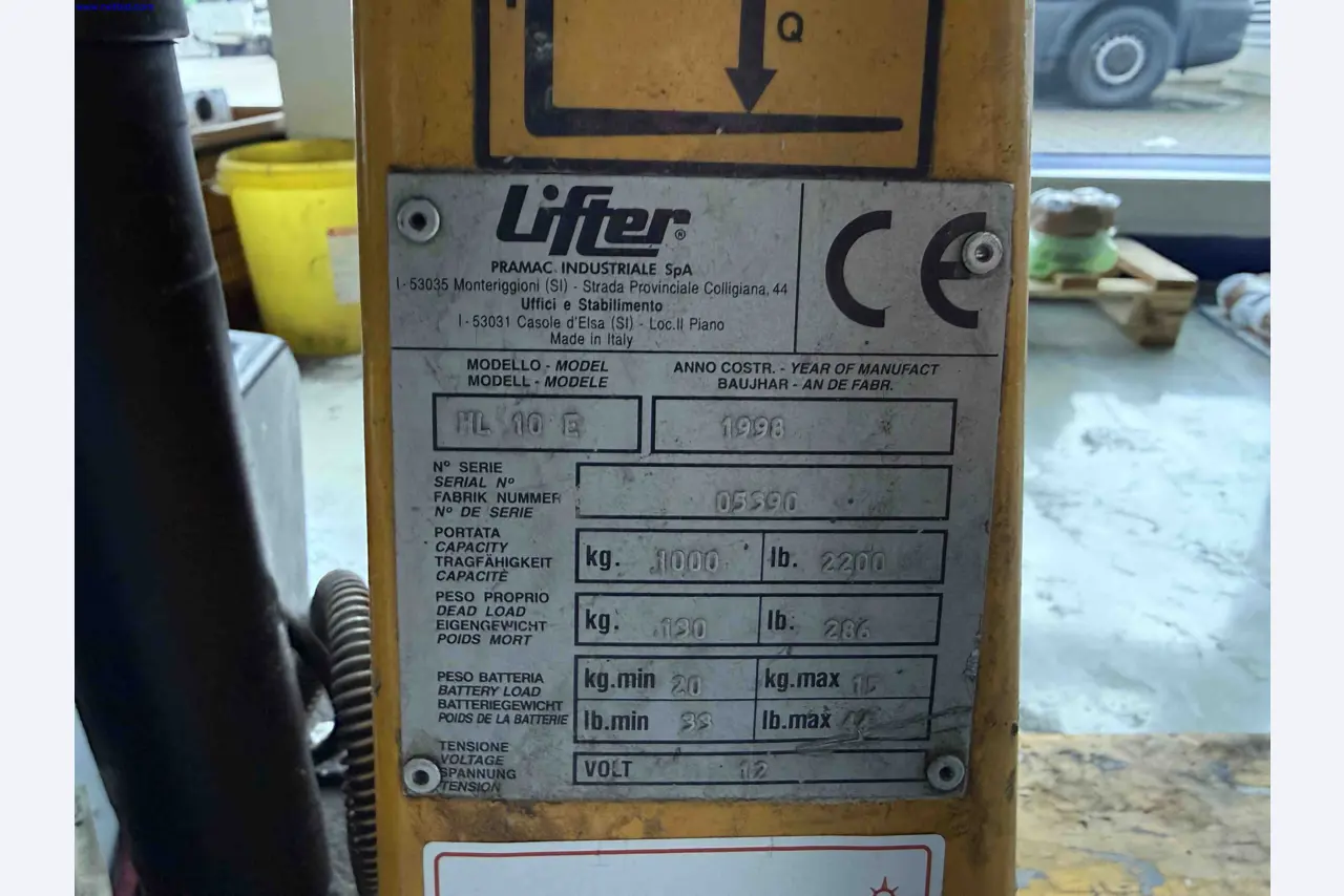 Machines for the production of precise metal components using CNC turning and CNC milling-3
