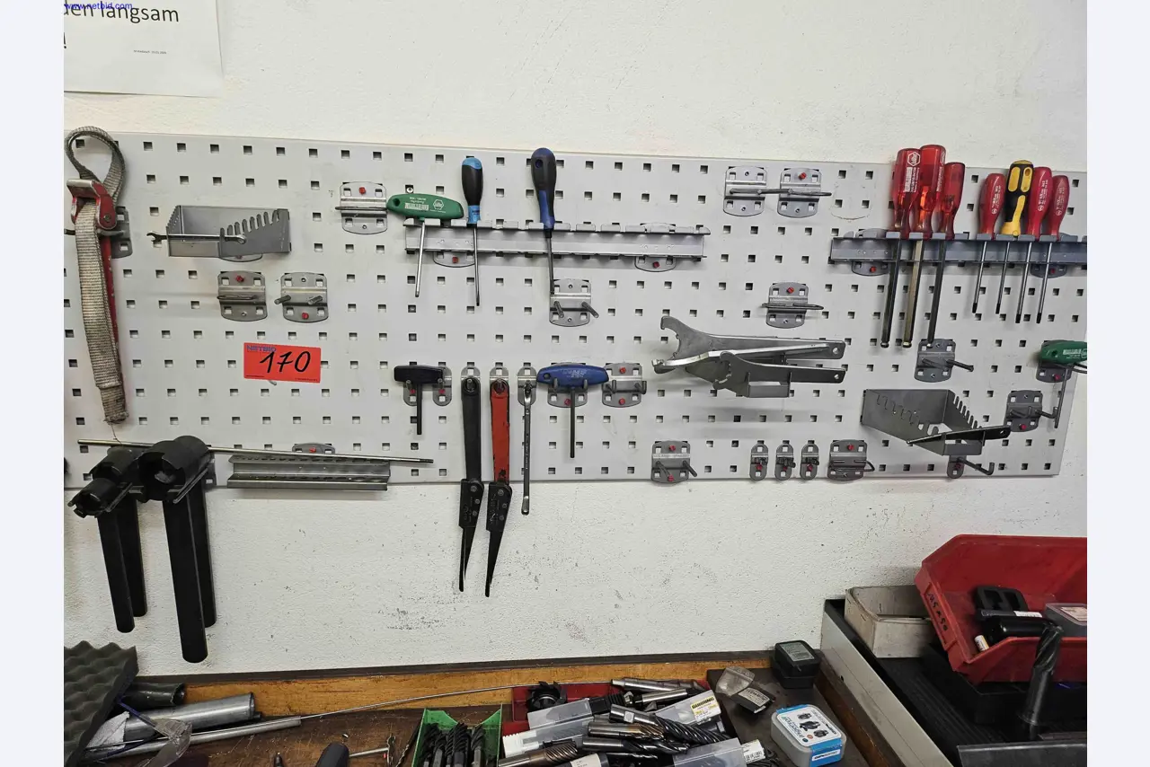 Machines for the production of precise metal components using CNC turning and CNC milling-10