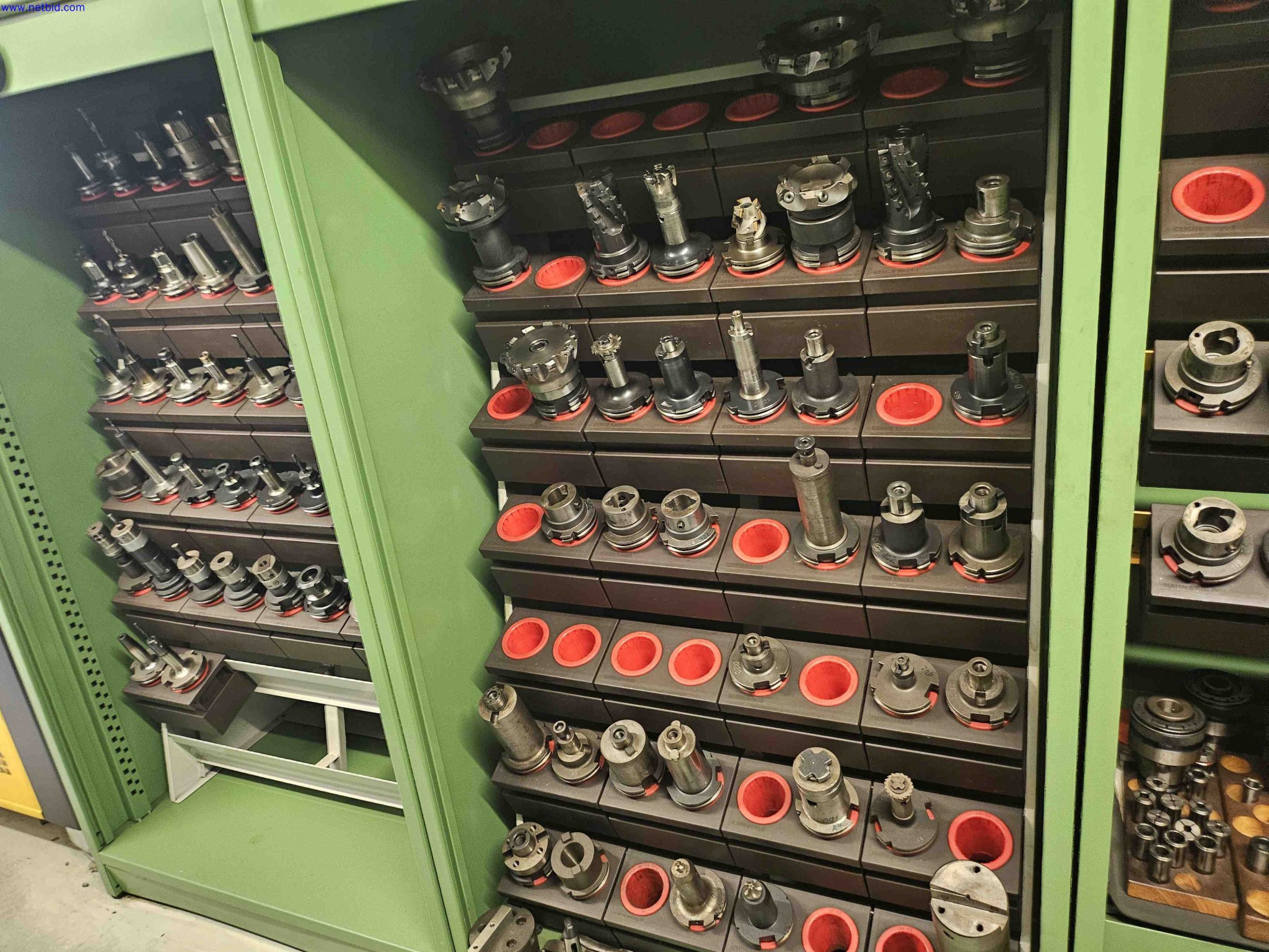 Machines for the production of precise metal components using CNC turning and CNC milling-3