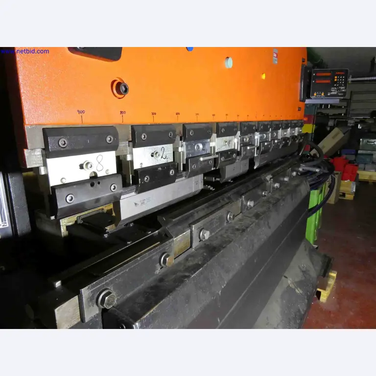 Machines for the production of precise metal components using CNC turning and CNC milling-3