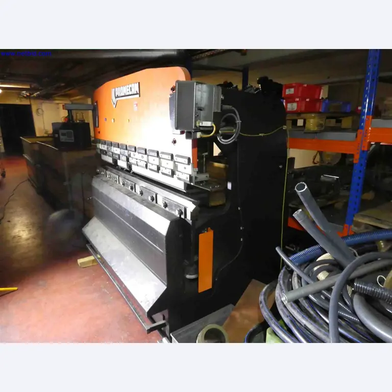 Machines for the production of precise metal components using CNC turning and CNC milling-6