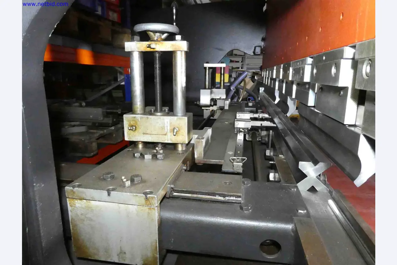 Machines for the production of precise metal components using CNC turning and CNC milling-8