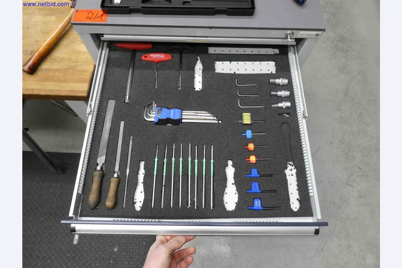Machines for the production of precise metal components using CNC turning and CNC milling-7