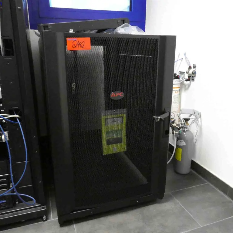 Serverschrank APC